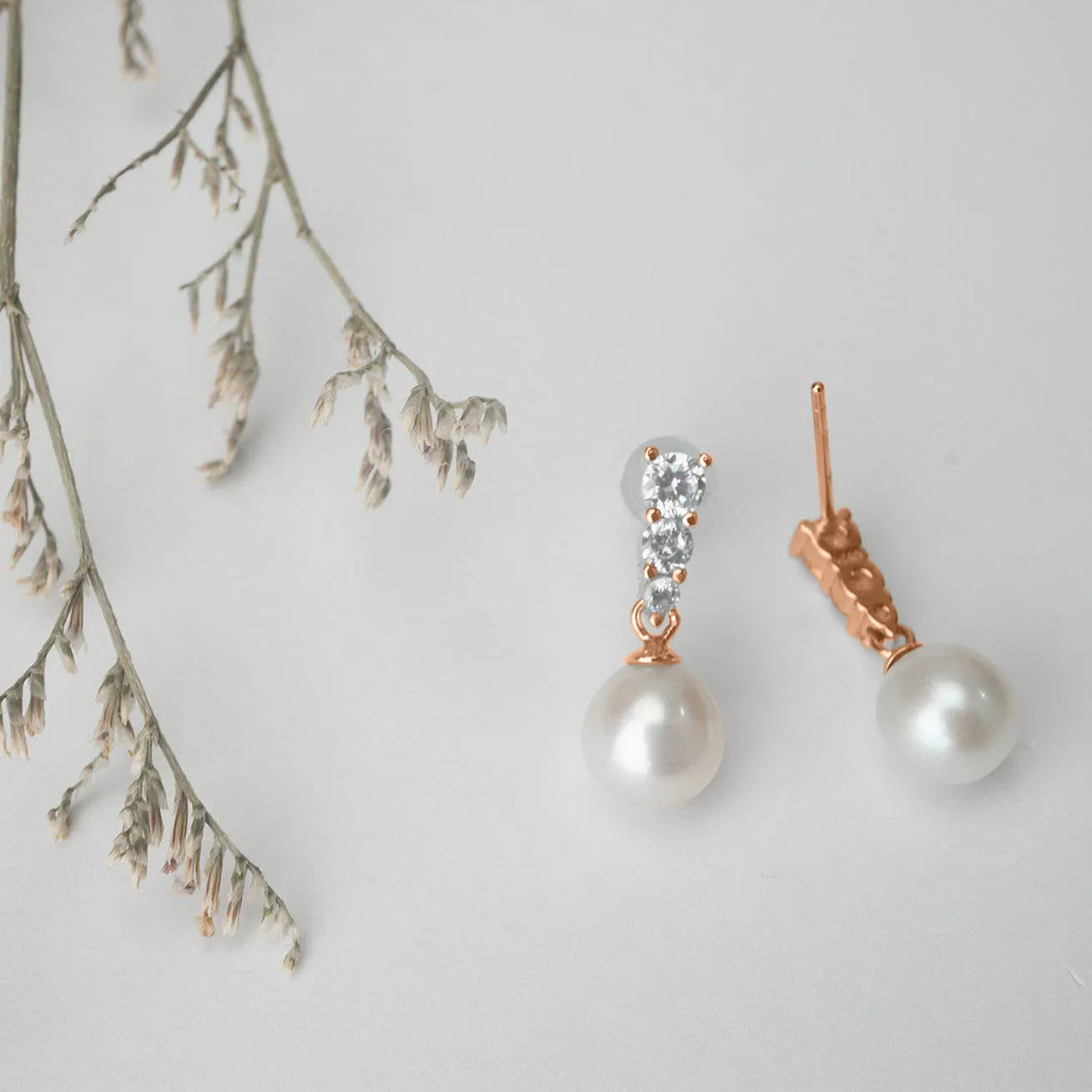 Elegant Freshwater Pearl Earrings WE00442