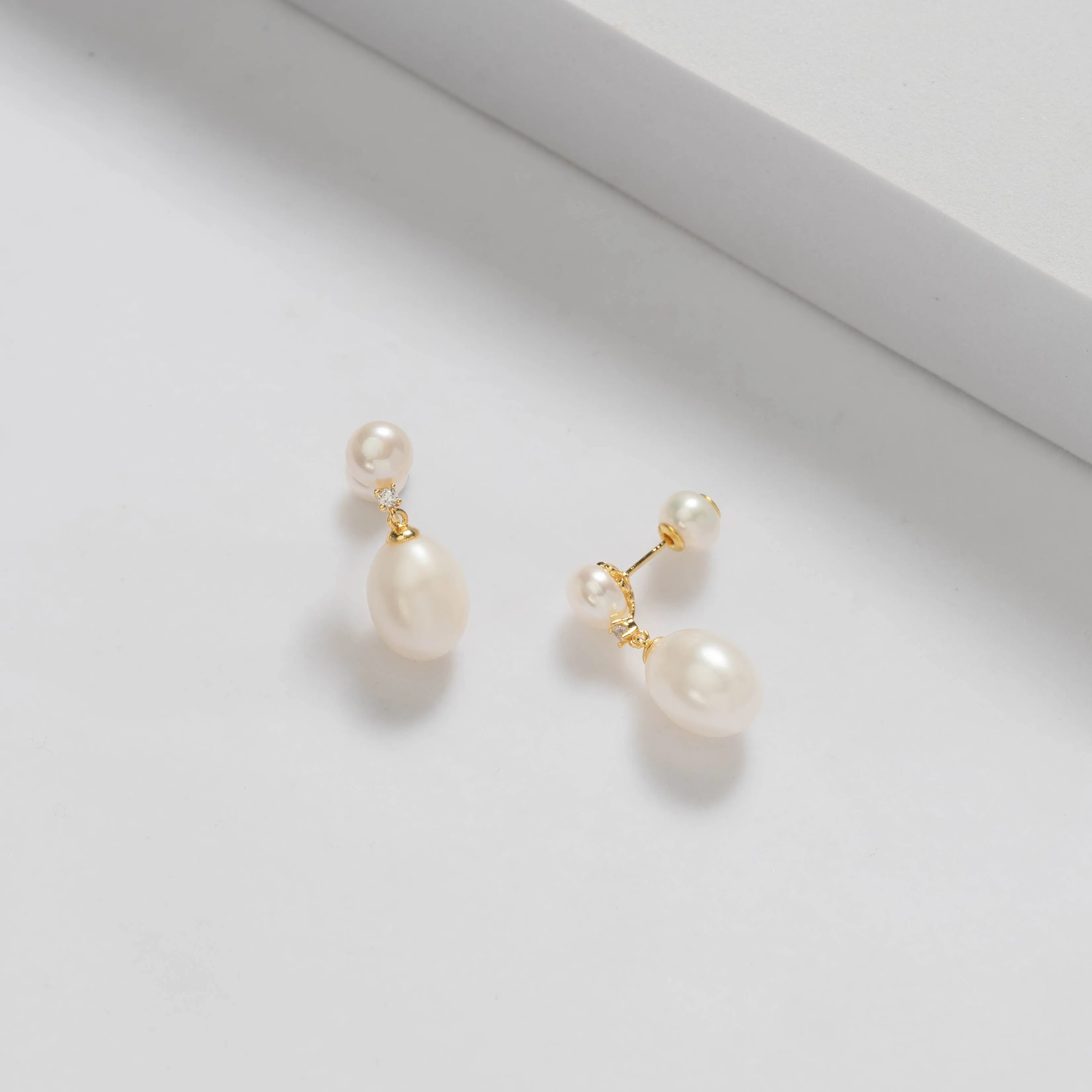 Elegant Freshwater Pearl Earrings WE00560