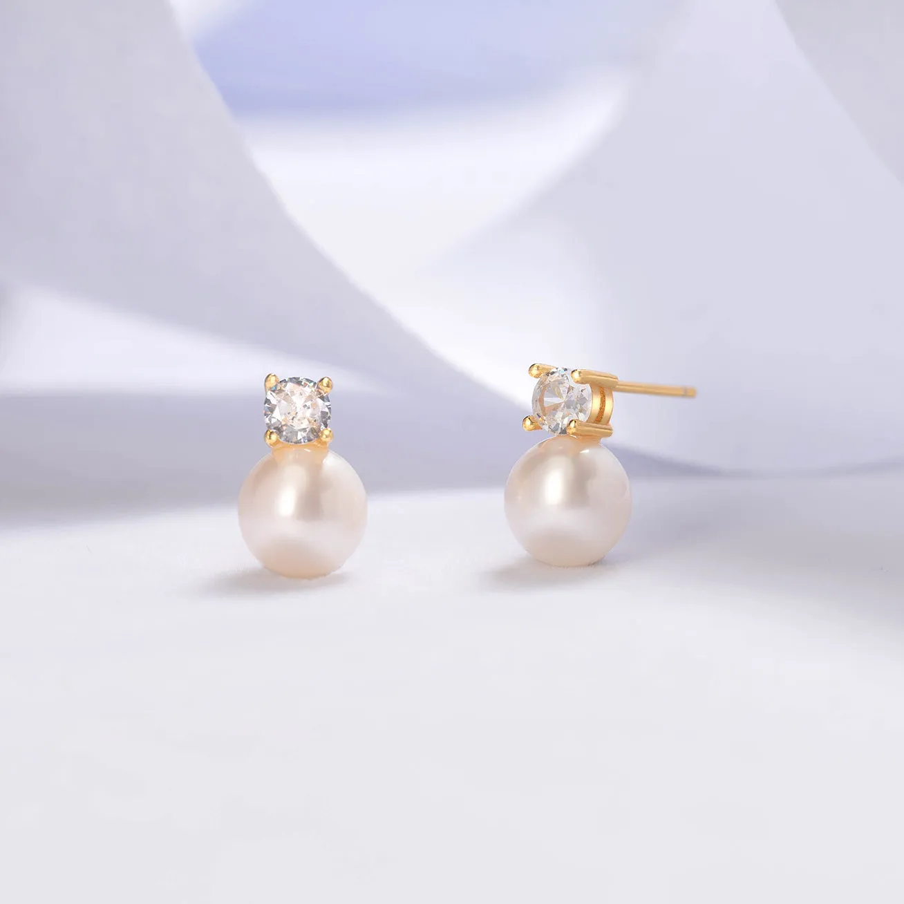 Elegant Freshwater Round Pearl Earrings WE00542