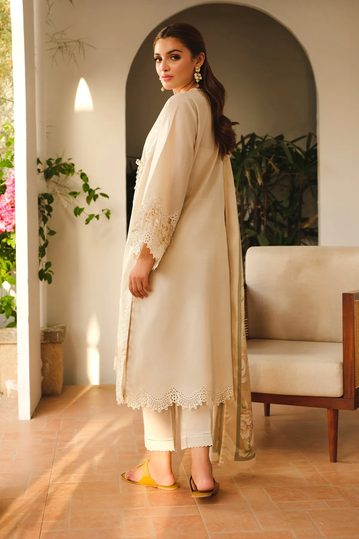 EMBROIDERED LAWN UF-663